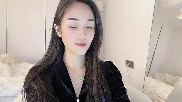 Snapshot of MIa59 chatting on 02/11/26, 12:37 MIa59 online show from 02/11/26, 12:37