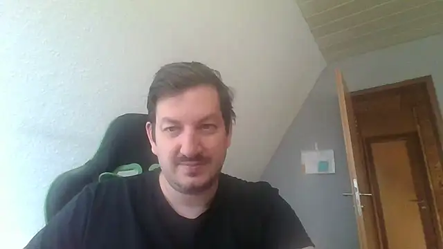 Snapshot of Golffahrer1982 chatting on 10/16/25, 02:18 Golffahrer1982 online show from 10/16/25, 02:18