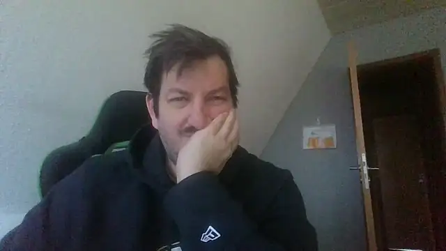 Snapshot of Golffahrer1982 chatting on 11/08/25, 10:04 Golffahrer1982 online show from 11/08/25, 10:04