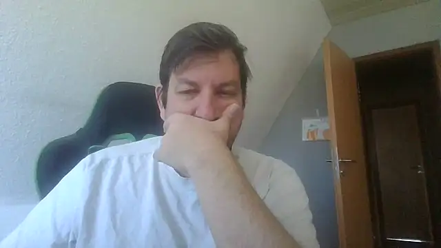 Snapshot of Golffahrer1982 chatting on 11/10/25, 11:09 Golffahrer1982 online show from 11/10/25, 11:09