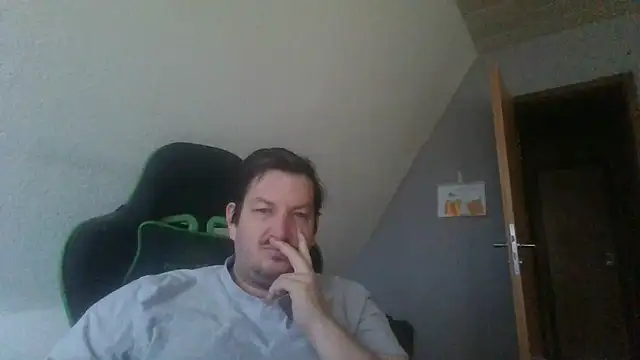 Snapshot of Golffahrer1982 chatting on 11/14/25, 10:14 Golffahrer1982 online show from 11/14/25, 10:14