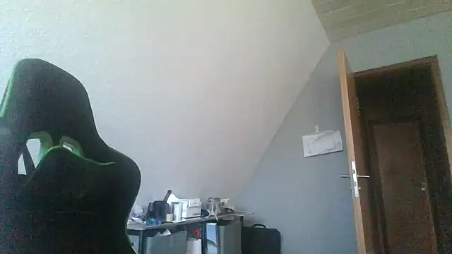 Snapshot of Golffahrer1982 chatting on 12/21/25, 10:00 Golffahrer1982 online show from 12/21/25, 10:00