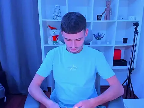 Snapshot of andboyfor6 chatting on 12/15/25, 08:24 andboyfor6 online show from 12/15/25, 08:24