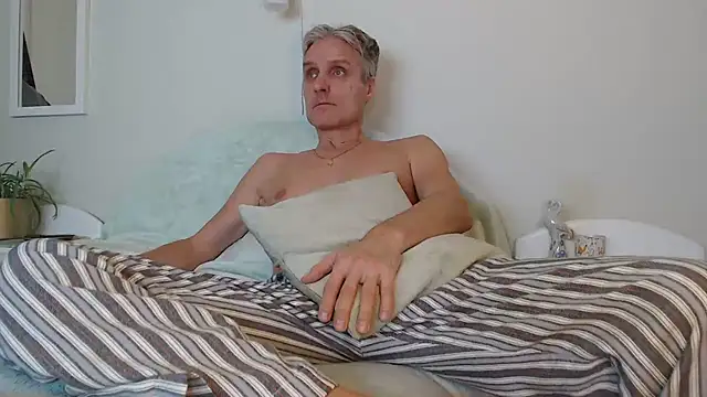 StrongBill online show from 12/08/24, 03:24