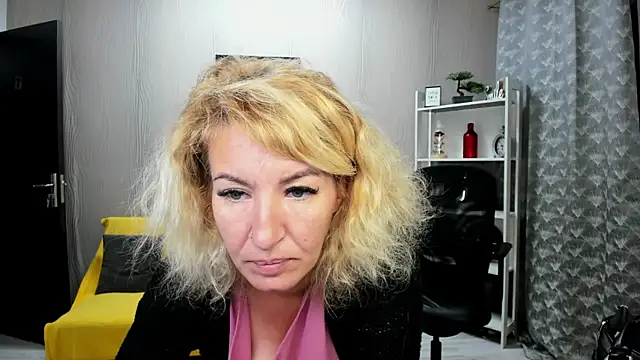 Snapshot of Cassandra_Hotty chatting on 06/16/26, 02:58 Cassandra Hotty online show from 06/16/26, 02:58
