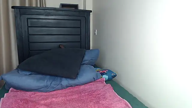 NIKKIE LOVE online show from 10/29/25, 03:42