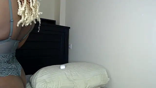 NIKKIE LOVE online show from 02/28/26, 08:59