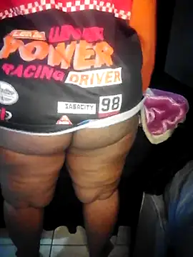 Snapshot of CURVEYDOLLXX chatting on 06/30/26, 08:37 CURVEYDOLLXX online show from 06/30/26, 08:37