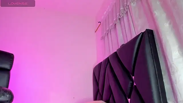 Snapshot of stephany_doll_ chatting on 10/21/25, 04:13 stephany doll online show from 10/21/25, 04:13