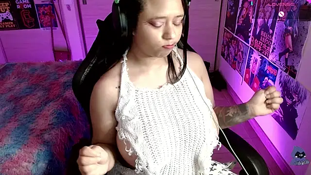 Emmachan19 online show from 12/29/24, 07:39