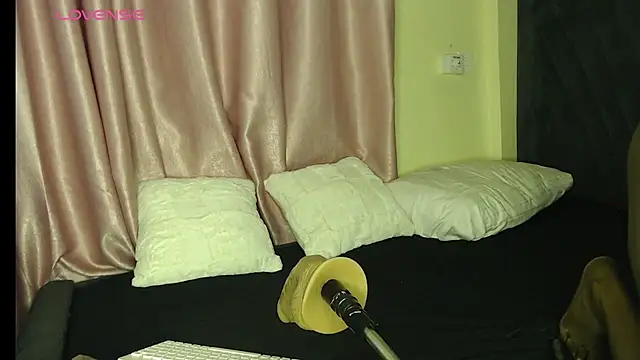 Snapshot of sexycabdy chatting on 12/14/24, 03:47 sexycabdy online show from 12/14/24, 03:47
