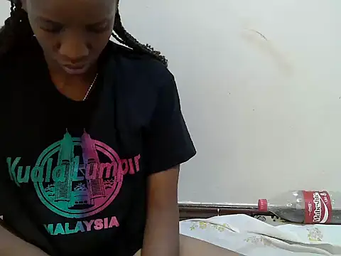 Snapshot of prettybeee chatting on 10/03/25, 02:14 prettybeee online show from 10/03/25, 02:14