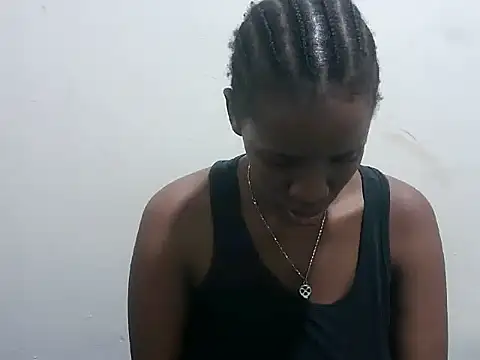 Snapshot of prettybeee chatting on 12/22/25, 08:06 prettybeee online show from 12/22/25, 08:06