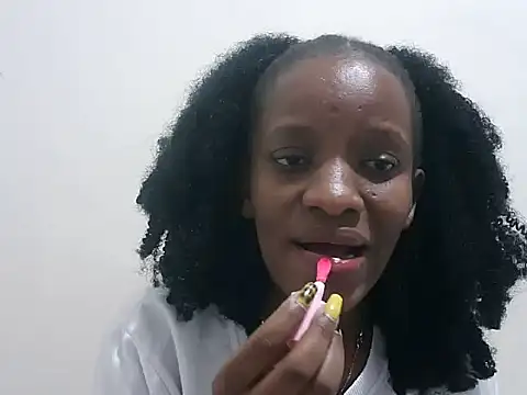 Snapshot of prettybeee chatting on 01/16/26, 10:47 prettybeee online show from 01/16/26, 10:47