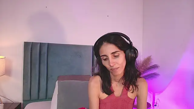 Nina Cavaali online show from 10/01/25, 06:25