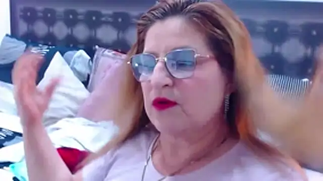 sandra 20 online show from 10/28/25, 11:25