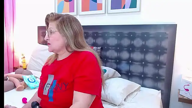 sandra 20 online show from 04/20/26, 07:48