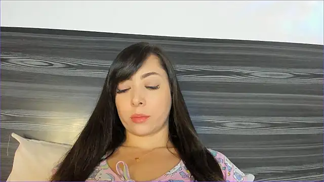 Mila  Paramo online show from 01/14/26, 12:05