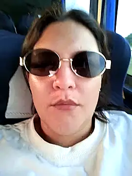 Mia Hampton online show from 10/05/25, 10:18