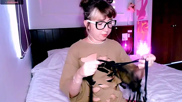 Snapshot of Cosmo_Riri chatting on 09/28/25, 06:30 Cosmo Riri online show from 09/28/25, 06:30