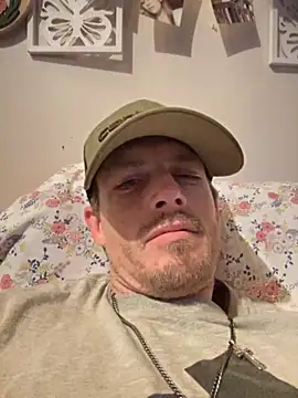 Snapshot of KBONE36 chatting on 09/22/25, 11:18 KBONE36 online show from 09/22/25, 11:18