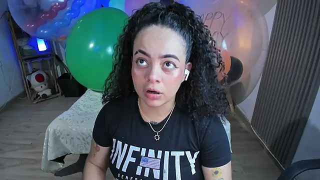 Snapshot of Cuttiealice chatting on 01/23/25, 03:32 Cuttiealice online show from 01/23/25, 03:32