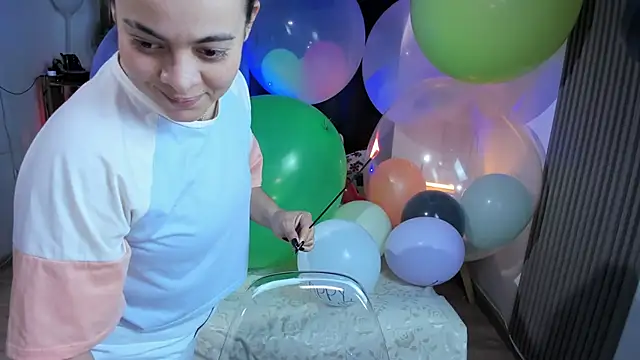 Snapshot of Cuttiealice chatting on 01/24/25, 08:32 Cuttiealice online show from 01/24/25, 08:32