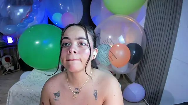 Snapshot of Cuttiealice chatting on 01/24/25, 11:34 Cuttiealice online show from 01/24/25, 11:34