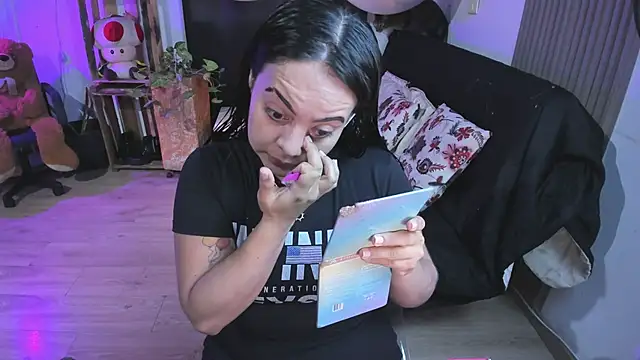 Snapshot of Cuttiealice chatting on 02/02/25, 12:46 Cuttiealice online show from 02/02/25, 12:46