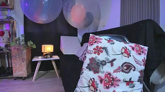 Snapshot of Cuttiealice chatting on 02/03/25, 03:49 Cuttiealice online show from 02/03/25, 03:49