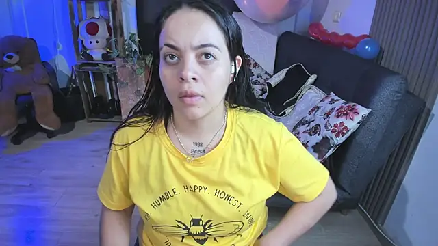 Snapshot of Cuttiealice chatting on 02/07/25, 10:41 Cuttiealice online show from 02/07/25, 10:41