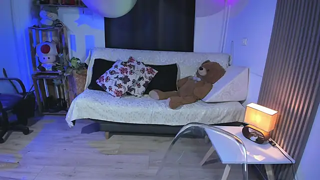 Snapshot of Cuttiealice chatting on 02/08/25, 11:24 Cuttiealice online show from 02/08/25, 11:24