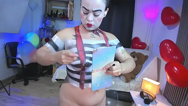 Snapshot of Cuttiealice chatting on 02/16/25, 03:48 Cuttiealice online show from 02/16/25, 03:48