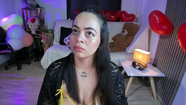 Snapshot of Cuttiealice chatting on 02/18/25, 03:32 Cuttiealice online show from 02/18/25, 03:32