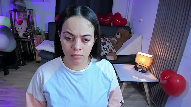 Snapshot of Cuttiealice chatting on 02/21/25, 03:43 Cuttiealice online show from 02/21/25, 03:43