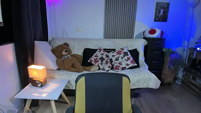 Snapshot of Cuttiealice chatting on 02/23/25, 12:41 Cuttiealice online show from 02/23/25, 12:41