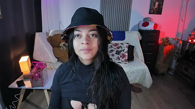 Snapshot of Cuttiealice chatting on 02/24/25, 02:37 Cuttiealice online show from 02/24/25, 02:37