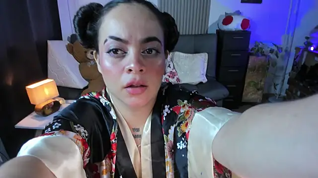 Snapshot of Cuttiealice chatting on 03/04/25, 02:42 Cuttiealice online show from 03/04/25, 02:42