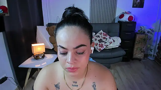 Snapshot of Cuttiealice chatting on 03/08/25, 01:28 Cuttiealice online show from 03/08/25, 01:28