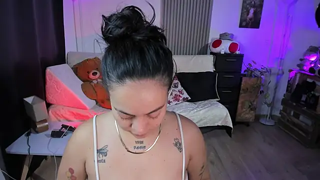 Snapshot of Cuttiealice chatting on 03/15/25, 11:40 Cuttiealice online show from 03/15/25, 11:40