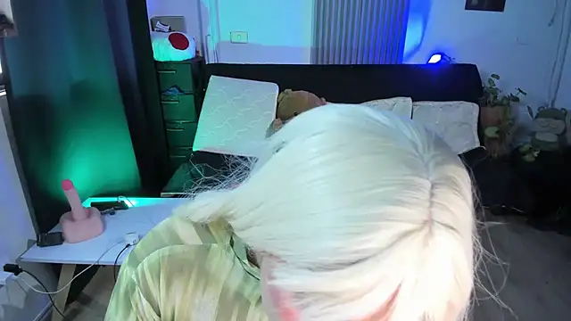 Snapshot of Cuttiealice chatting on 03/22/25, 07:20 Cuttiealice online show from 03/22/25, 07:20