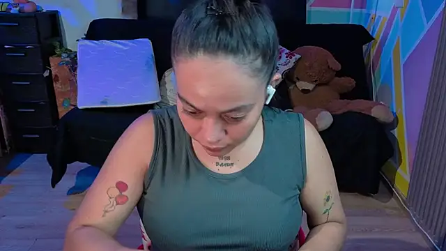 Snapshot of Cuttiealice chatting on 09/11/25, 02:50 Cuttiealice online show from 09/11/25, 02:50