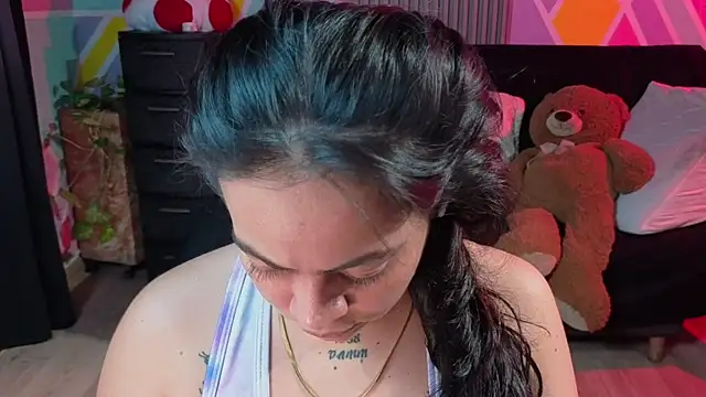 Snapshot of Cuttiealice chatting on 09/14/25, 11:04 Cuttiealice online show from 09/14/25, 11:04