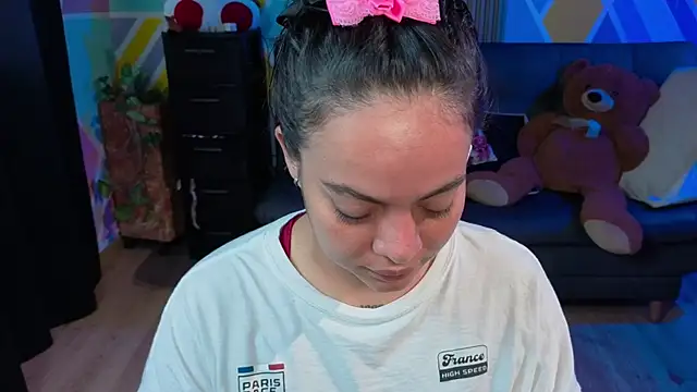 Snapshot of Cuttiealice chatting on 09/23/25, 12:08 Cuttiealice online show from 09/23/25, 12:08