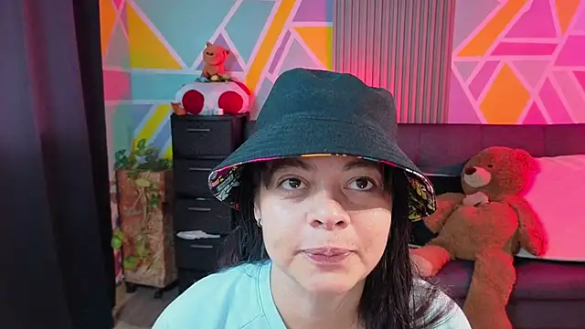 Snapshot of Cuttiealice chatting on 09/24/25, 11:57 Cuttiealice online show from 09/24/25, 11:57