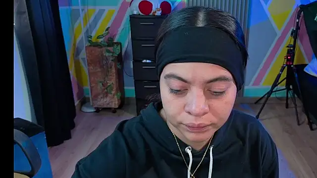 Snapshot of Cuttiealice chatting on 10/03/25, 12:02 Cuttiealice online show from 10/03/25, 12:02