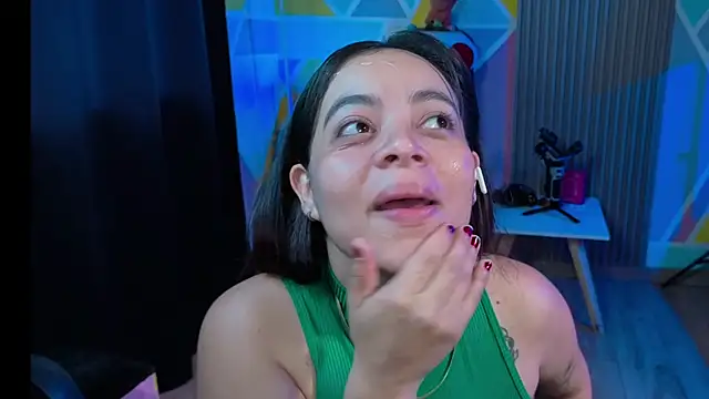 Snapshot of Cuttiealice chatting on 10/04/25, 11:41 Cuttiealice online show from 10/04/25, 11:41