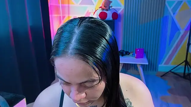 Snapshot of Cuttiealice chatting on 10/06/25, 03:42 Cuttiealice online show from 10/06/25, 03:42