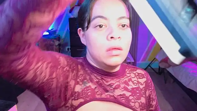 Snapshot of Cuttiealice chatting on 10/13/25, 12:05 Cuttiealice online show from 10/13/25, 12:05