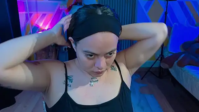 Snapshot of Cuttiealice chatting on 10/15/25, 12:49 Cuttiealice online show from 10/15/25, 12:49